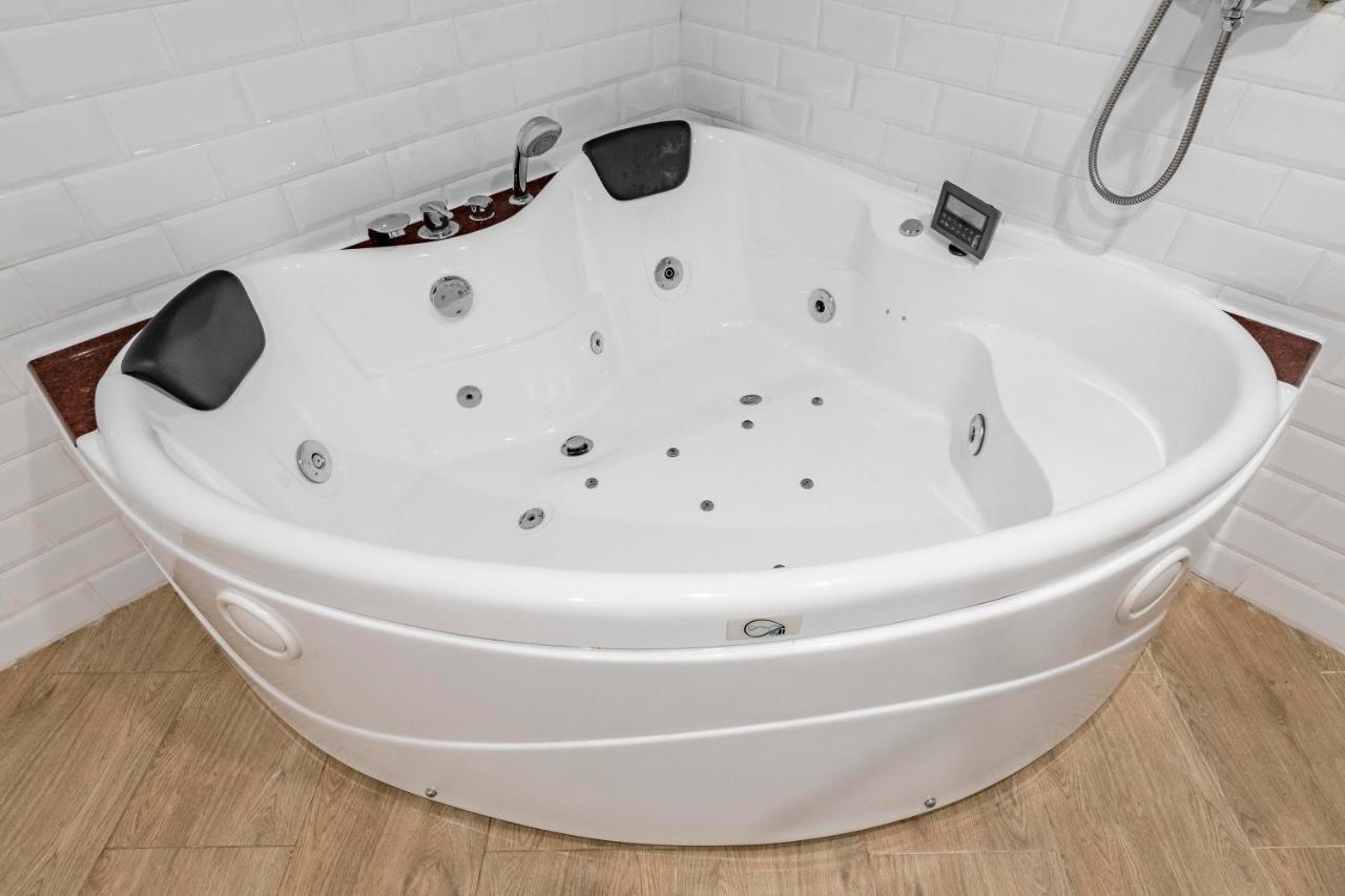 El Triangulo Del Arte - Jacuzzi Apartment Madrid Ngoại thất bức ảnh