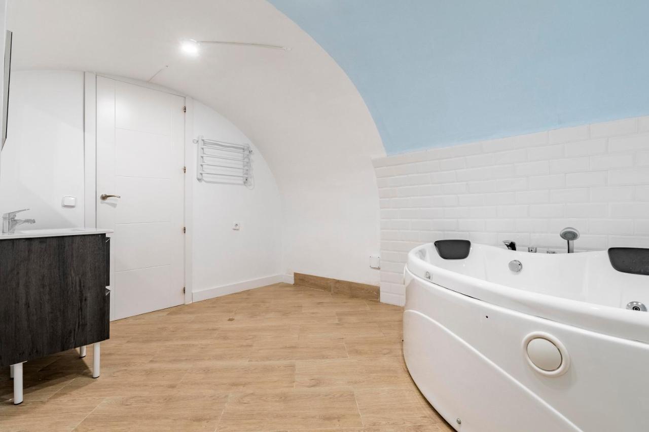 El Triangulo Del Arte - Jacuzzi Apartment Madrid Ngoại thất bức ảnh